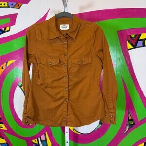 Shyanne, Brown Pearl Snap Top. Size XS. Minor staining on the front as shown.